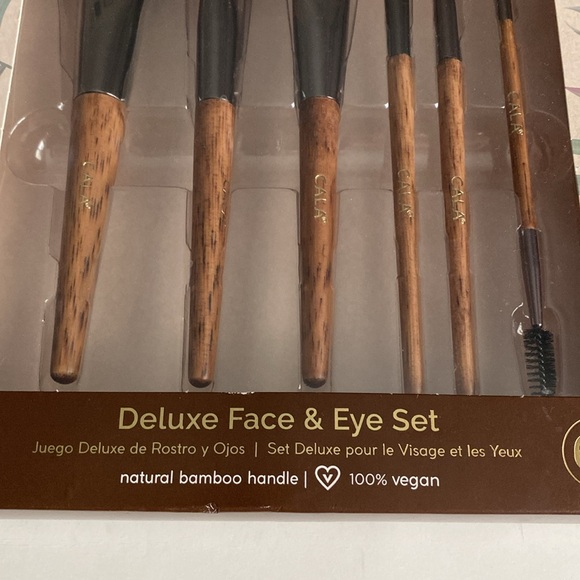 CALA Deluxe Face & Eye Brush Set - Picture 3 of 6